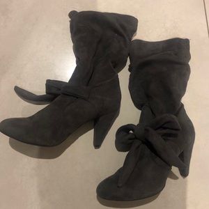 BNWT Grey Suede Boots with Bow